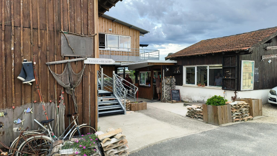 Exterior & Views