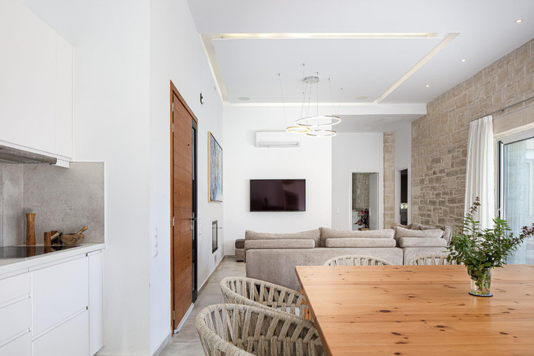 3, Mandana Villa - With Heated Pool & Jacuzzi, Crete
