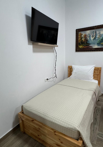 Bedroom 3, The White Villa - Guest House, Skraparit