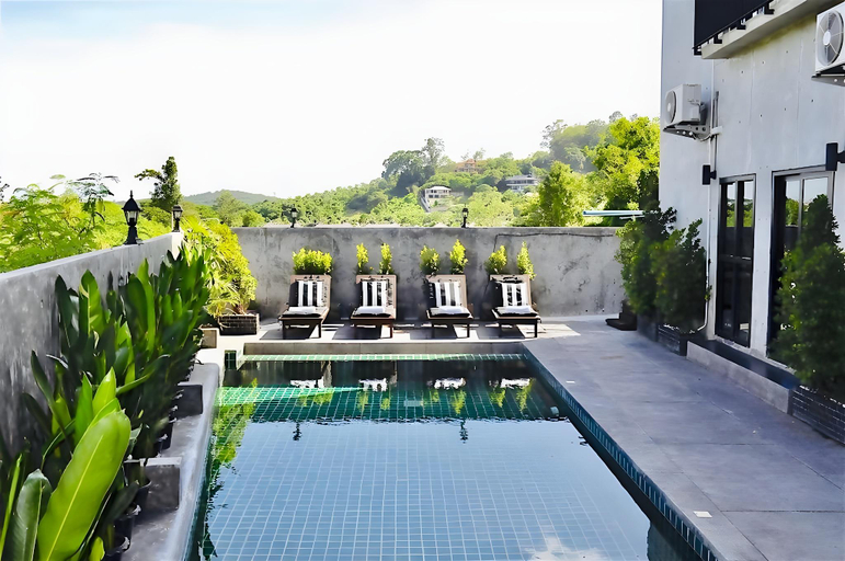 Others 5, La Petite France, Pulau Phuket