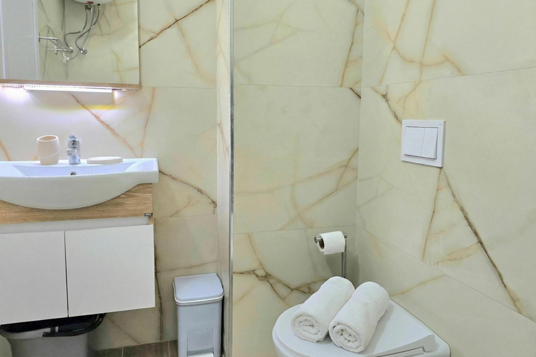 Bathroom 3, Happy Stay Qerret Apartments, Kavajës