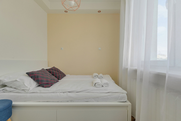 Room 2, Abrahama 36 - by Grand Apartments, Gdynia