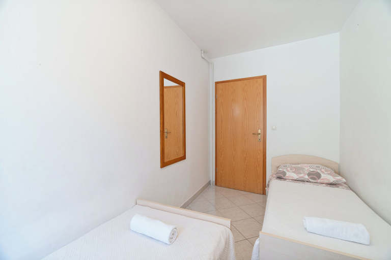 Bedroom 2, Apartments Srecko, Kali