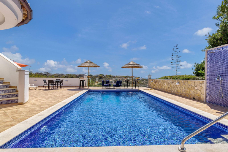 3, Casa Beatriz · Magnificent Villa just a few steps, Lagoa