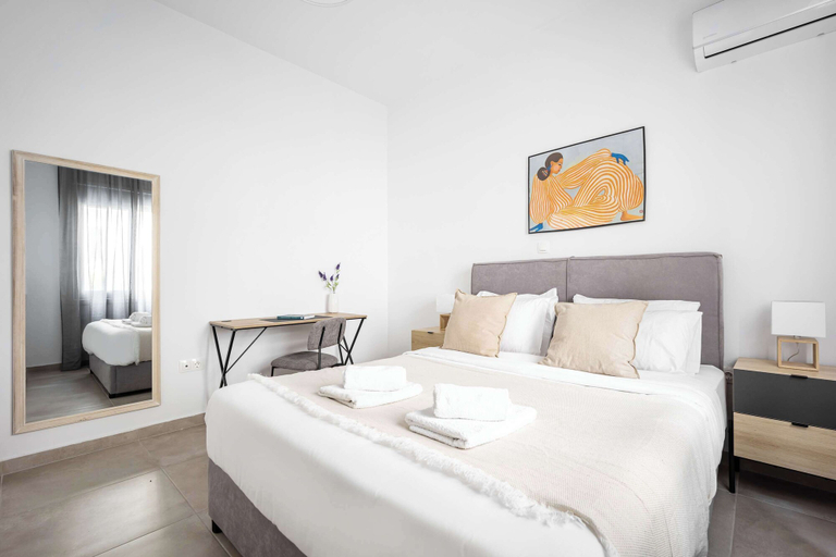 Room 5, Bright Cozy 2BR l Balcony & Work Corner, Attica