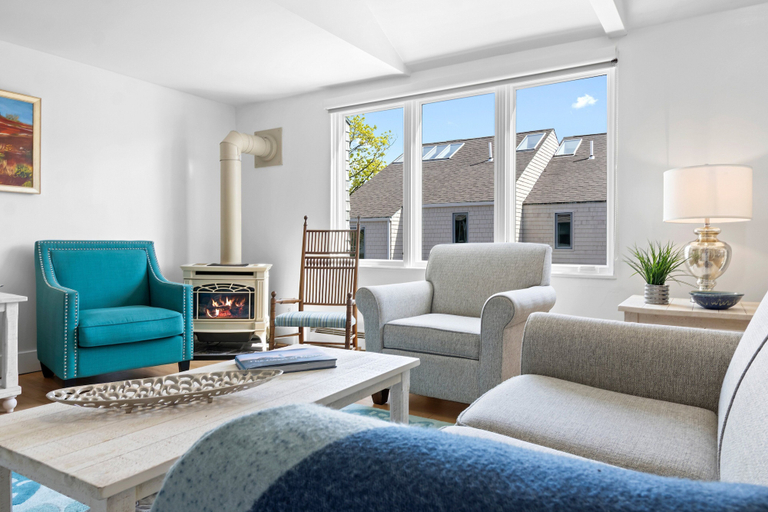 Living area 2, Bay View on Camden Harbor Condo 2br, 2 Baths, AC, Fireplace, Knox