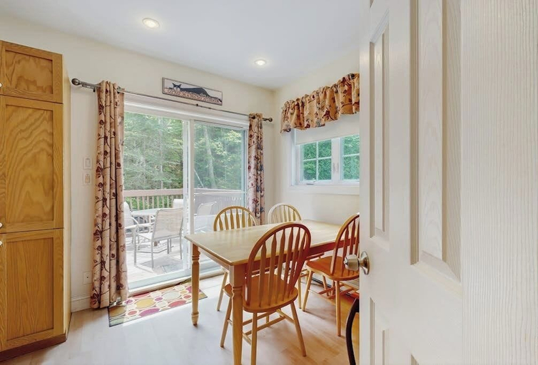 Room 4, Ideally Located Home w/ Deck, Wifi & Washer/dryer - Walk Into Town & Acadia, Hancock