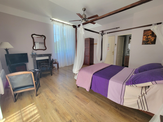 Bedroom 4, Maison d'Hôtes Le Cadran Solaire, Charente-Maritime