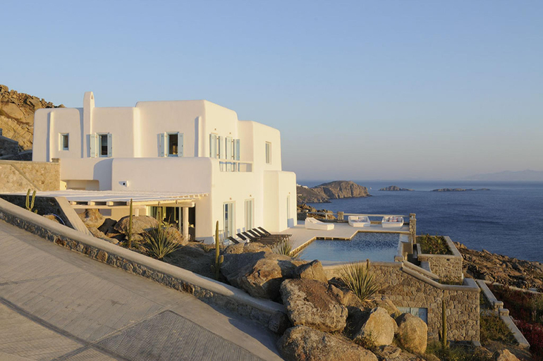 Exterior & Views