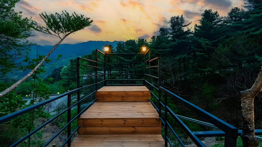 Others 4, Bluemoon Pension, Gapyeong