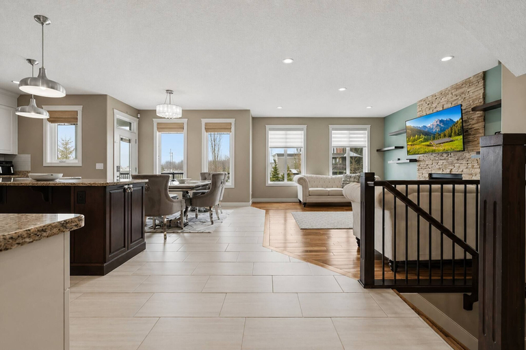 Primary image, Luxury 4BR and 3,5 Bath in Beautiful Neighborhood, Division No. 11