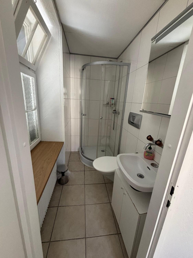 Bathroom 3, Haus zur Eiche Private 1 Zimmerstudios, Plessur