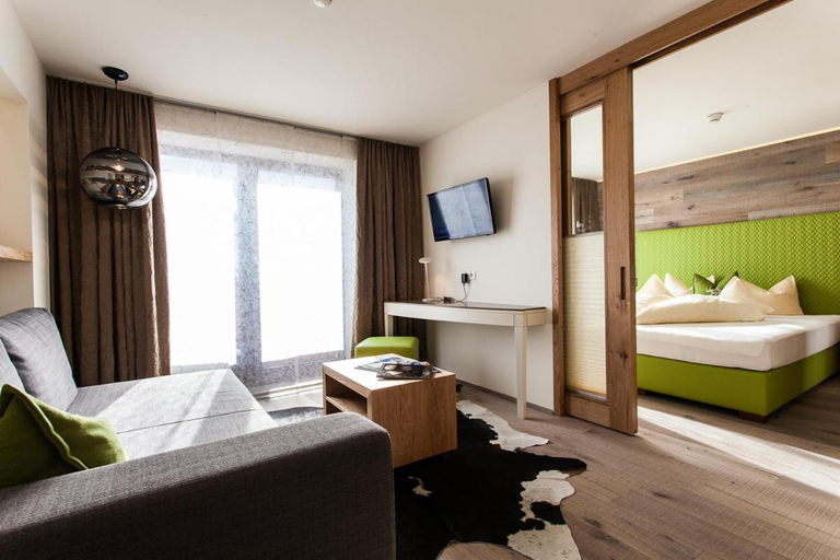 Bedroom 2, Glanz & Glory Hotel, Imst