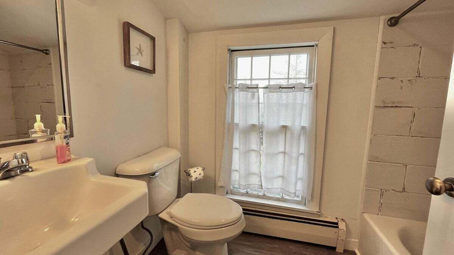Bathroom 3, Tideriver, Waterfront Cottage in Maine, Knox