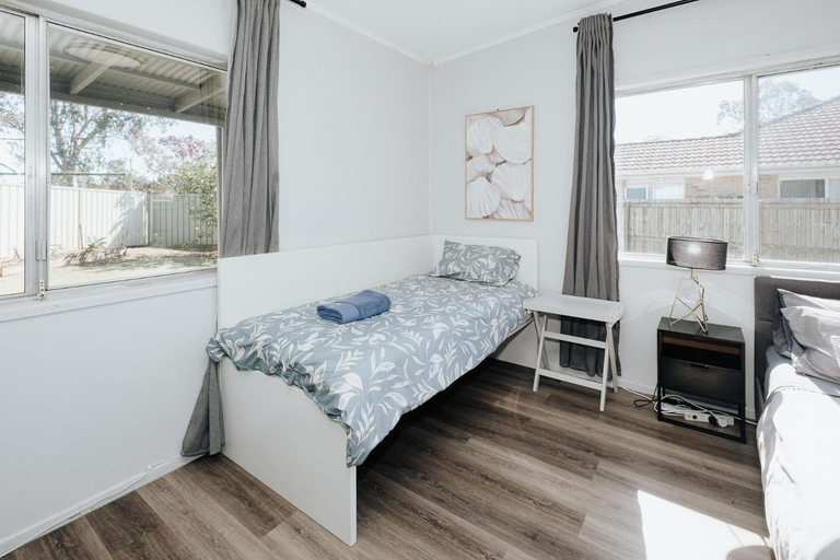 Bedroom 2, Dream Holiday Condo w Caravan Parking @ Kallangur, Dakabin-Kallangur-M. Downs