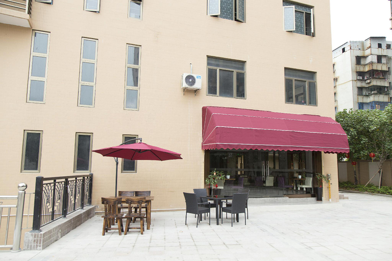 Exterior & Views