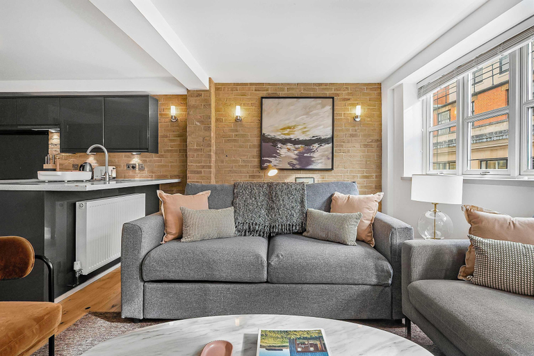 Living area 4, Serene 1-bed in Soho, Steps From Oxford Street, London