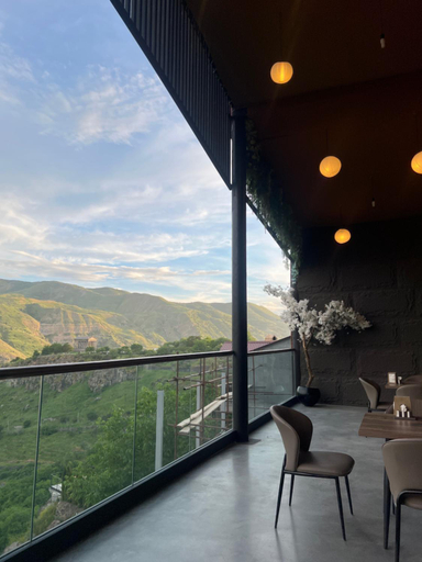 Others 3, COMMUNE hotel