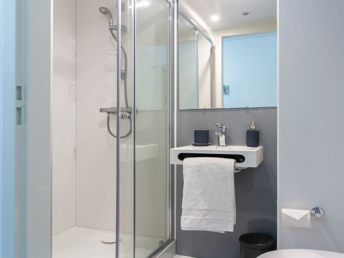 Bathroom 3, Cathedral Road by UTDM, Derby