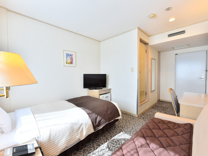 Bedroom 4, Chino Sky View Hotel, Chino