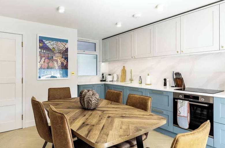 Private kitchen, 3bedroom Soho Central Entire Flat - Sleeps 8, London