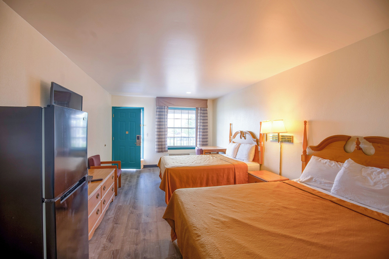 Room 2, Economy Inn & Suites, Champaign