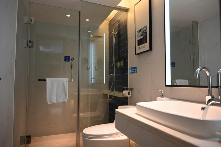 Bathroom 3, Kyriad Marvelous Hotel Shenzhen Longgang Nanlian Metro Station, Shenzhen