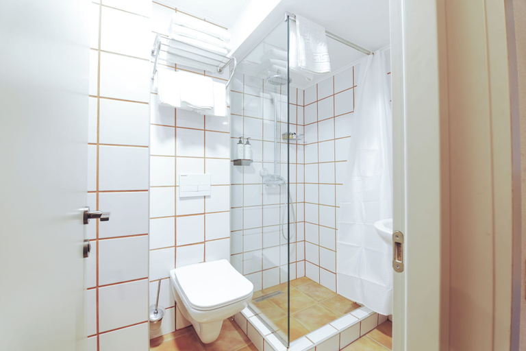Bathroom 3, KING TAMAR HOTEL By LUXURIA HOTELS, Tbilisi