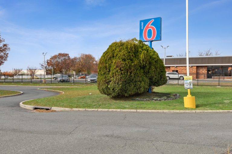 Others, Motel 6 Piscataway, Middlesex