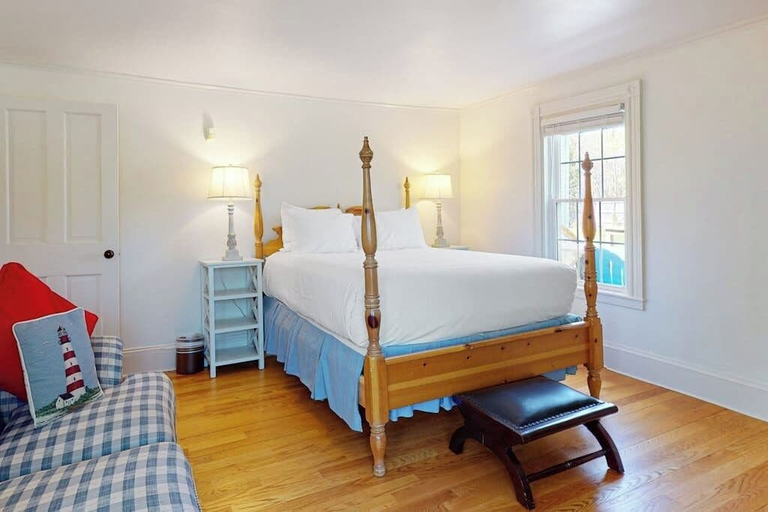Room 3, Historic Home w/ Gas Fireplace, Fast Wifi, & Private W/D - Snowbird-friendly, Knox
