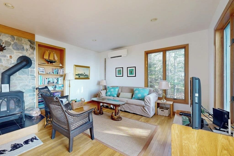 Living area 5, Oceanfront Home With Water Views - Central AC, Washer/dryer & Beach Access, Knox