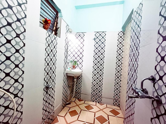 Bathroom 3, Jo'stel Amber, Barddhaman