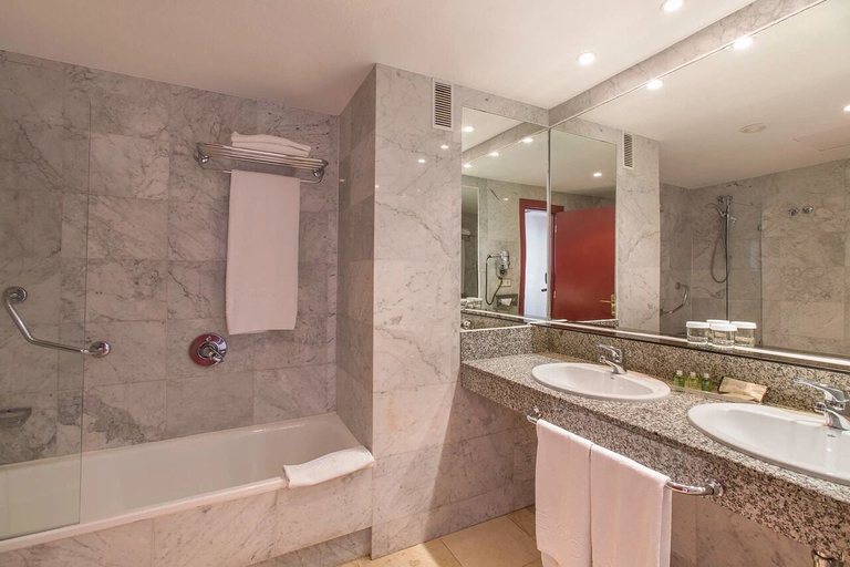Bathroom 5, Cleopatra Palace Hotel, Santa Cruz de Tenerife