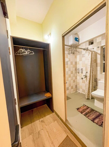 Bathroom, Irroi Guwahati, Kamrup Metropolitan