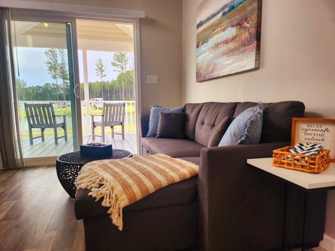 Living area 4, Savannah Lakes RV Resort, Jasper