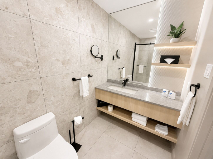Bathroom 4, Hôtel Château Joliette, Joliette