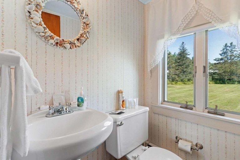 Bathroom 5, Owls Nest on Crescent Beach, Knox
