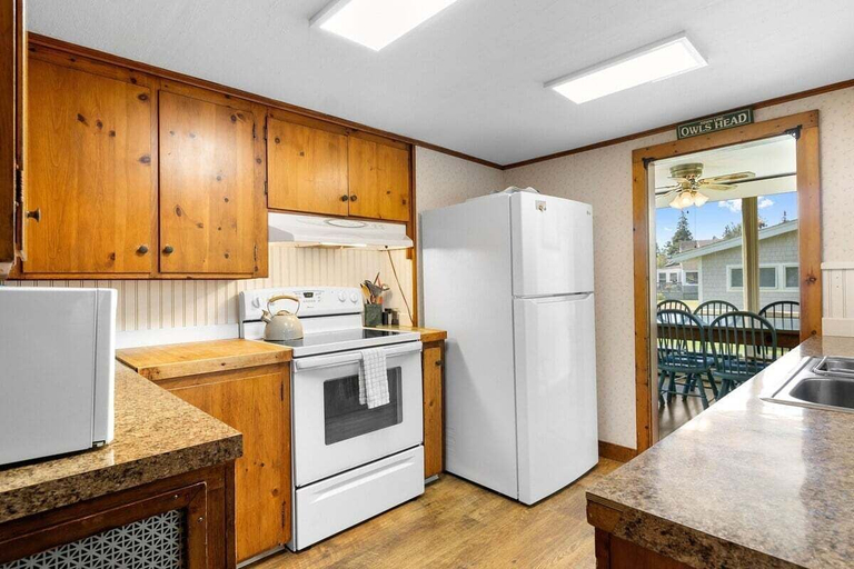 Private kitchen 2, Owls Nest on Crescent Beach, Knox