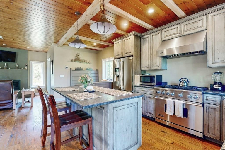 Private kitchen 2, Dog-friendly Home With High-speed Wifi, Washer/dryer, & Private Dock, Cumberland