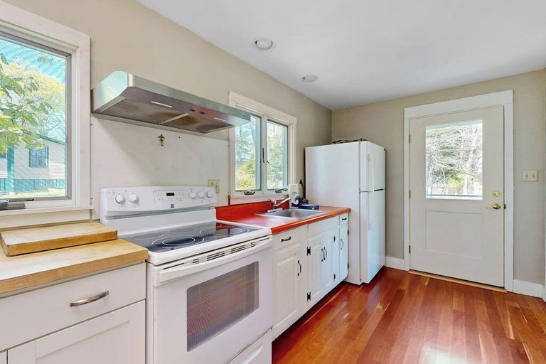 Private kitchen 2, Ocean Point Colony Home w/ Sunroom & Sweeping Ocean Views, Dog-friendly, Lincoln