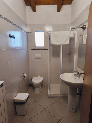Bathroom 3, Ostello di Montefiorino, Modena