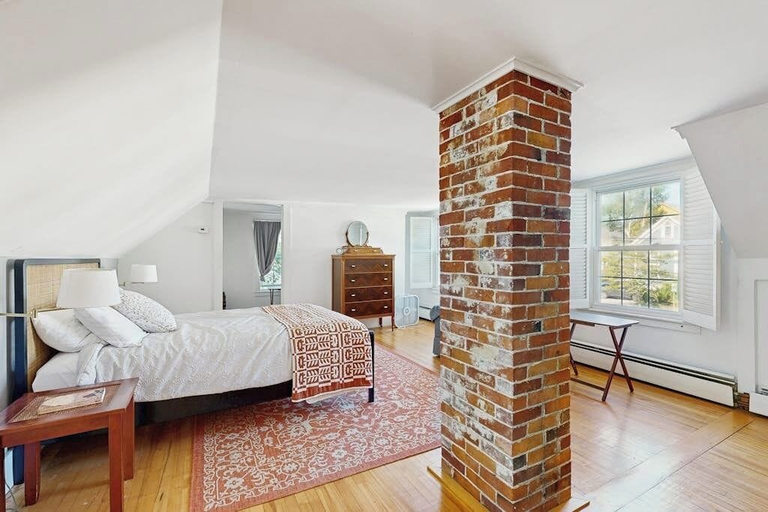 Room 2, Historic Home Steps From the Harbor With Enclosed Porches & Gorgeous Deck, Knox