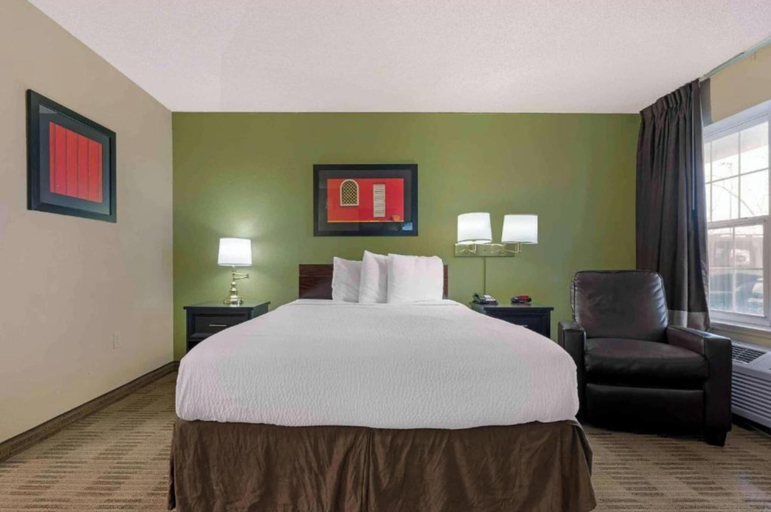 Room 3, Motel 6 Suites Sacramento Arden Way CA, Sacramento