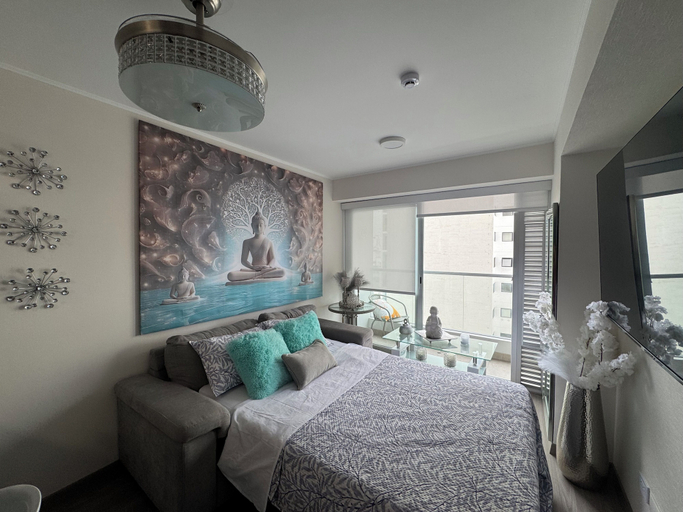 Room 2, Serena, Lima
