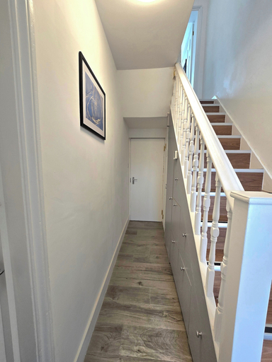 Interior 4, Charming 2 Bedroom House in London, London