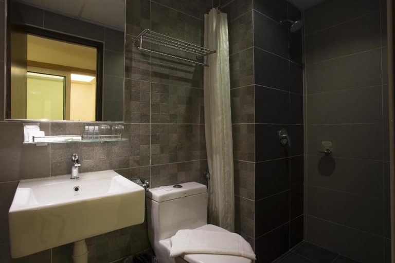 Bathroom, Fives Hotel Desaru, Kota Tinggi