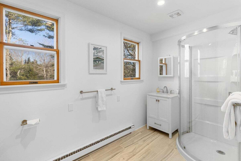 Bathroom 4, Sea Salt Escape Modern 3-bedroom St. George Rent, Knox
