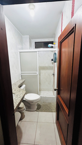 Bathroom 2, NCG Suite 2, Guayaquil