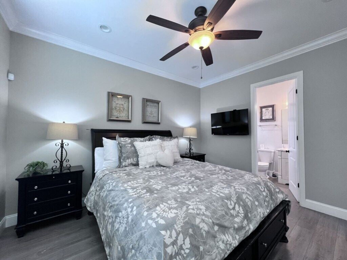 Bedroom 2, Designer decorated 6 bedroom pool house, Orange