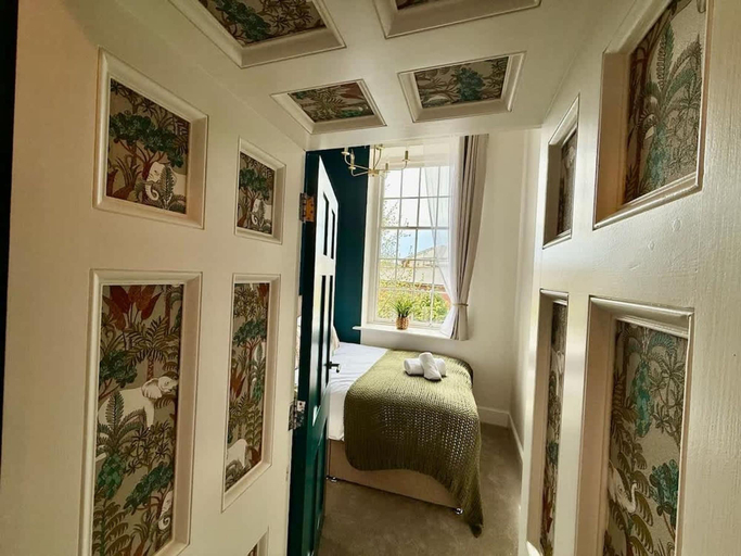 Room 5, New Refurb 2BD 1bath Free Parking Pet Friendly, Gloucestershire